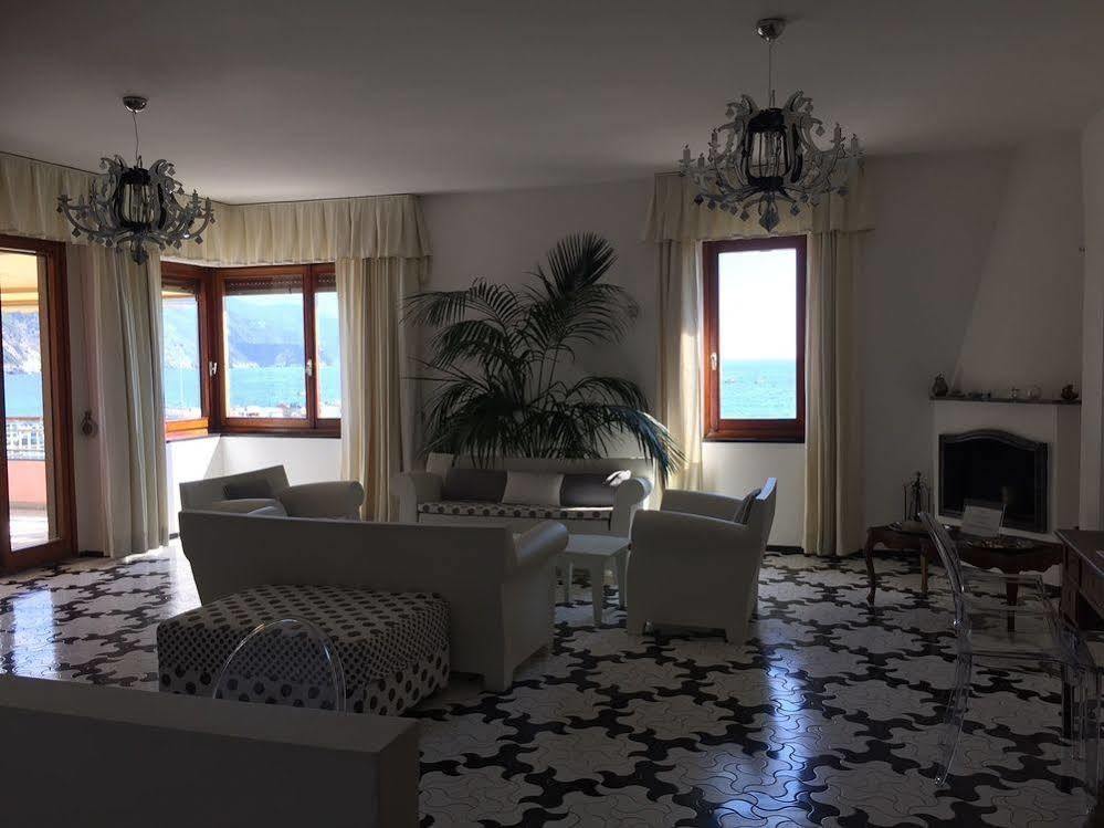Affittacamere Lo Scoglio Monterosso al Mare Ngoại thất bức ảnh